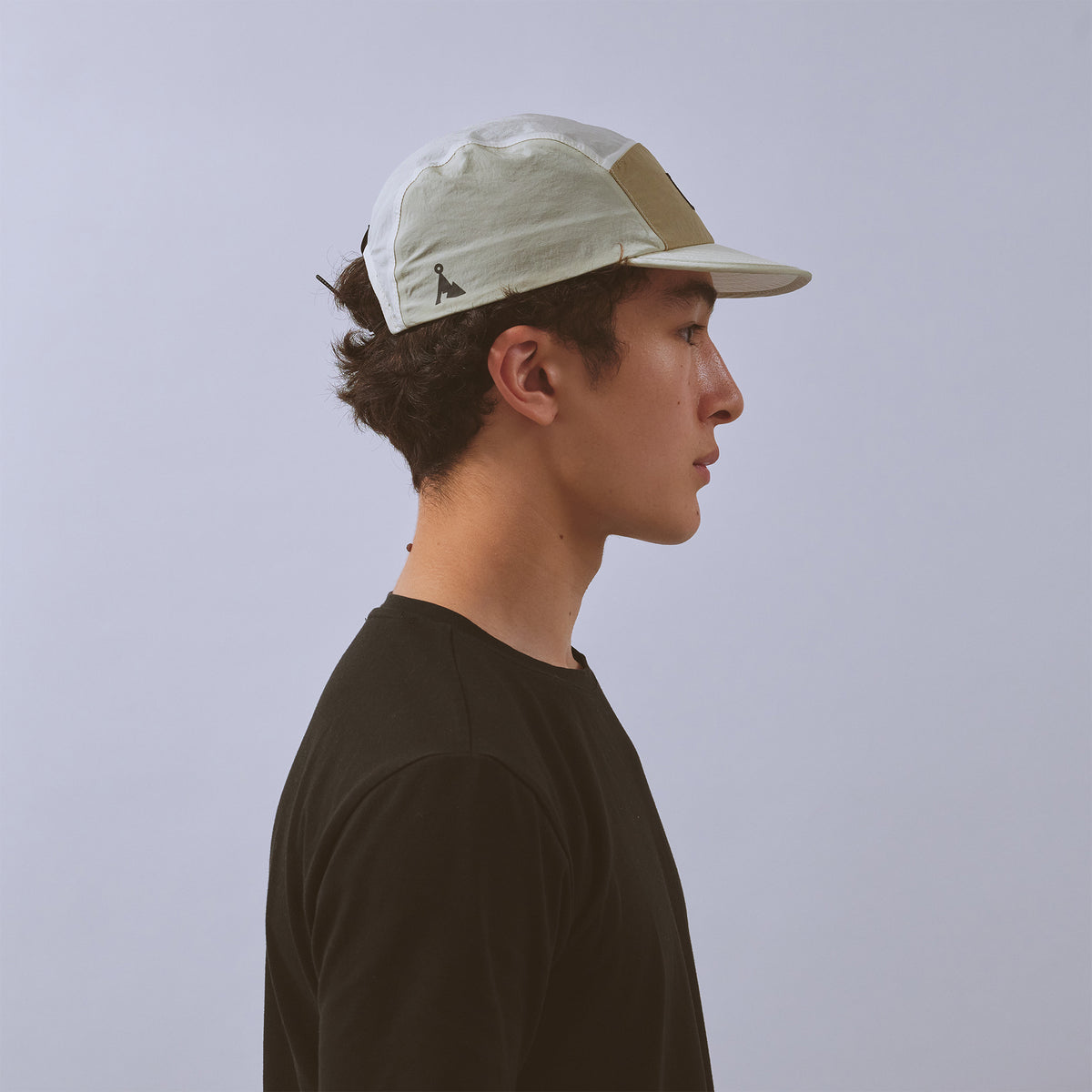 Pacer Cap - Dust Grey / Taupe — VÅGA running cap — worn, alternate angle
