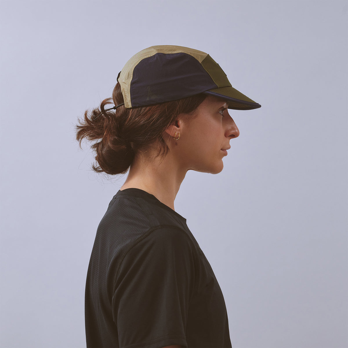 Pacer Cap - Navy Blue / Utility Green / Taupe — VÅGA running cap — worn, alternate angle