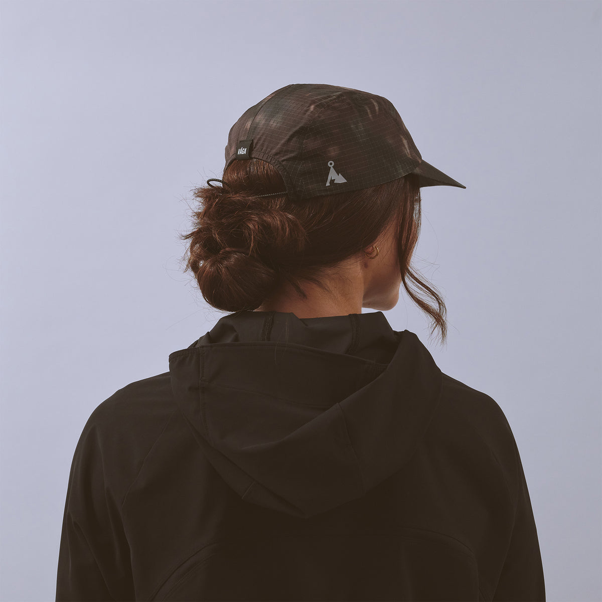 Night Club Cap 2.0 - Ember — VÅGA running cap — worn, back view