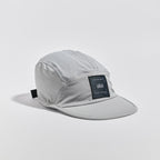 Transit Lite Cap - Aluminium Grey — VÅGA running cap — angled view