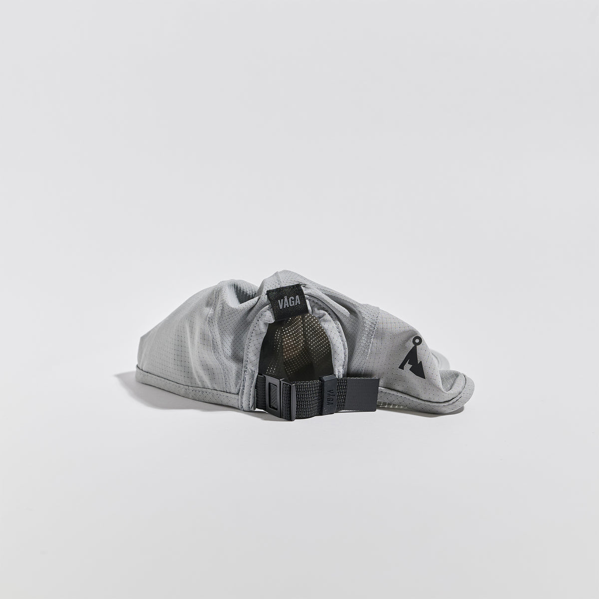 Transit Lite Cap - Aluminium Grey — VÅGA running cap — back view, unstructured construction