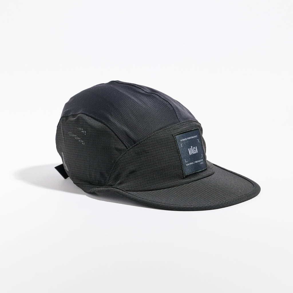 Transit Lite Cap - Black — VÅGA running cap — back view