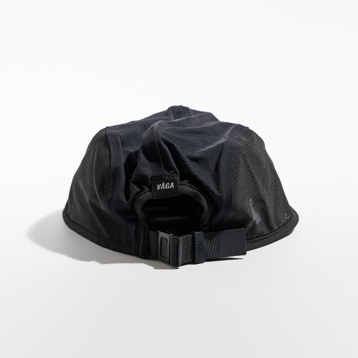 Transit Lite Cap - Black — VÅGA running cap — back view (2)