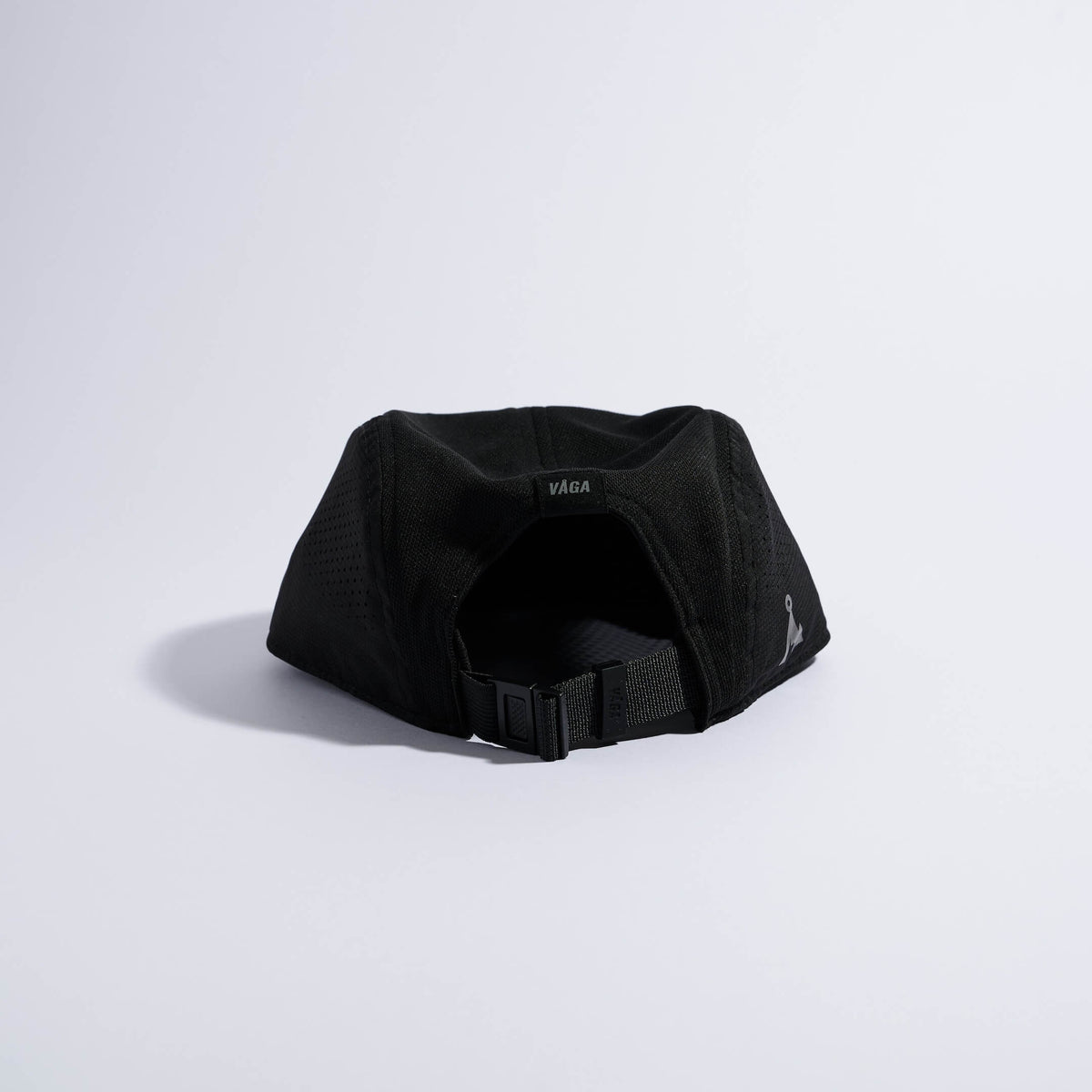 Feather Racing Cap - Black — VÅGA running cap — back view