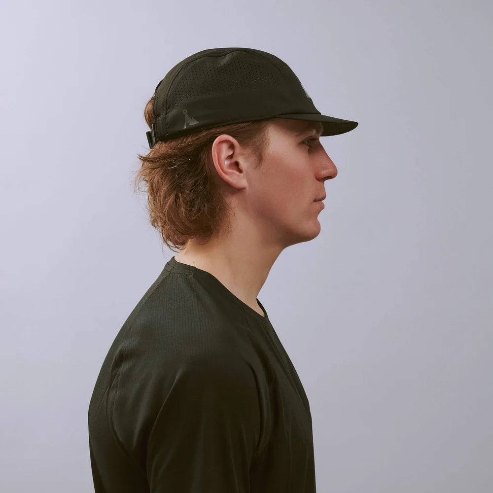 Feather Racing Cap - Black — VÅGA running cap — worn, side profile
