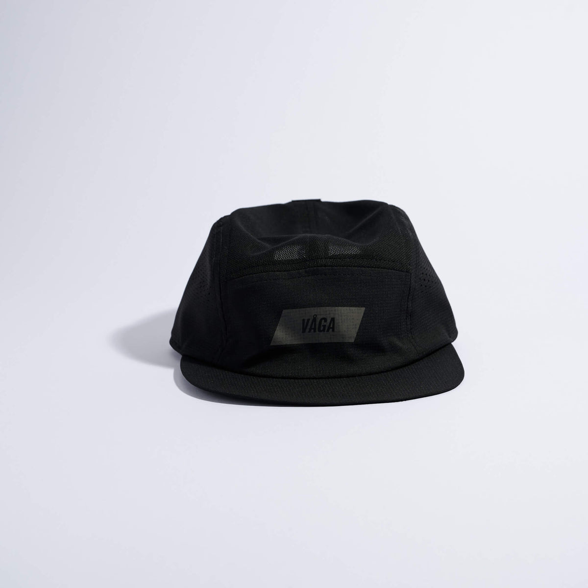 Feather Racing Cap - Black — VÅGA running cap — front view