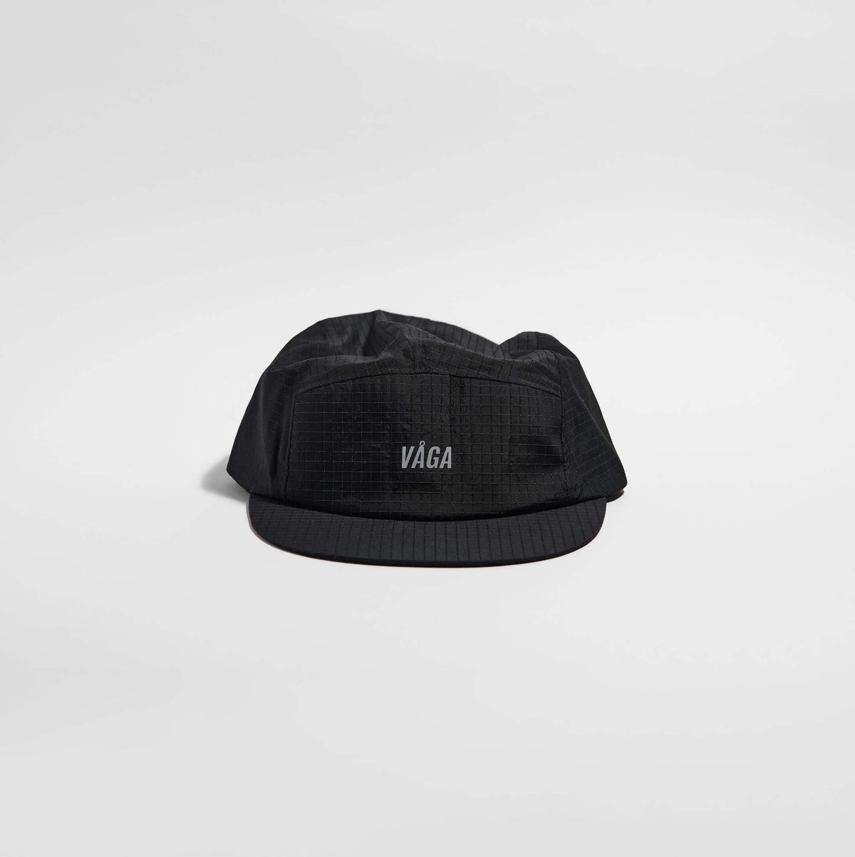 Night Club Cap 2.0 - Black — VÅGA running cap — front view