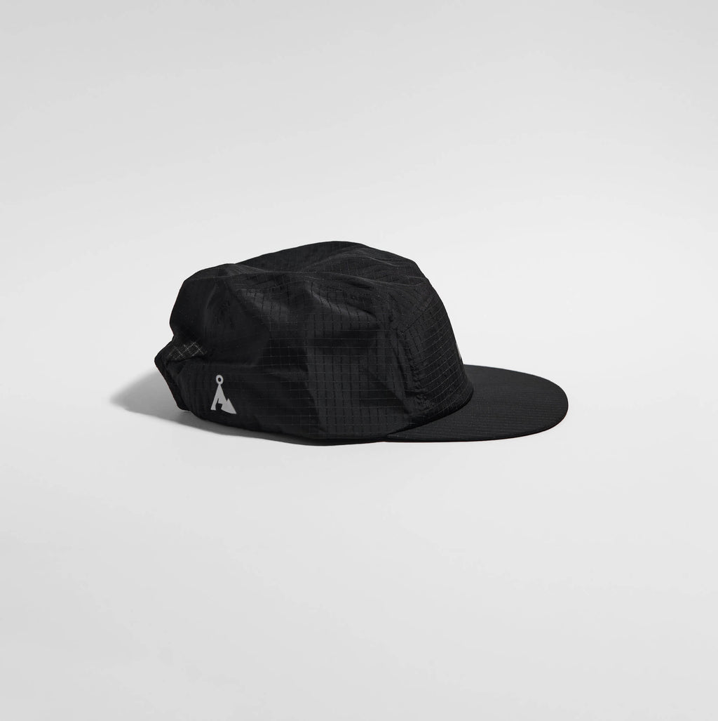 Night Club Cap 2.0 - Black — VÅGA running cap — side view