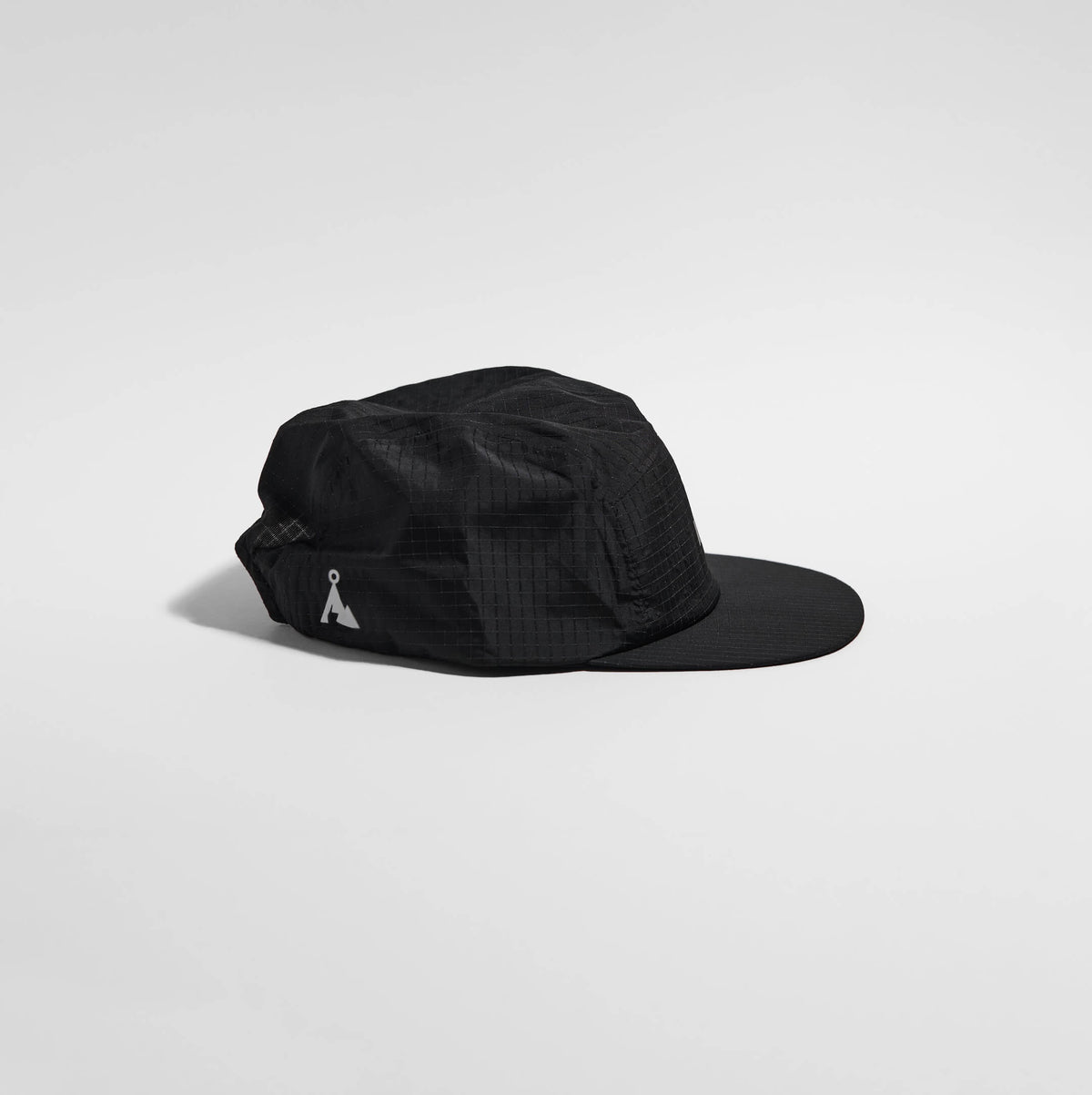 Night Club Cap 2.0 - Black — VÅGA running cap — side view