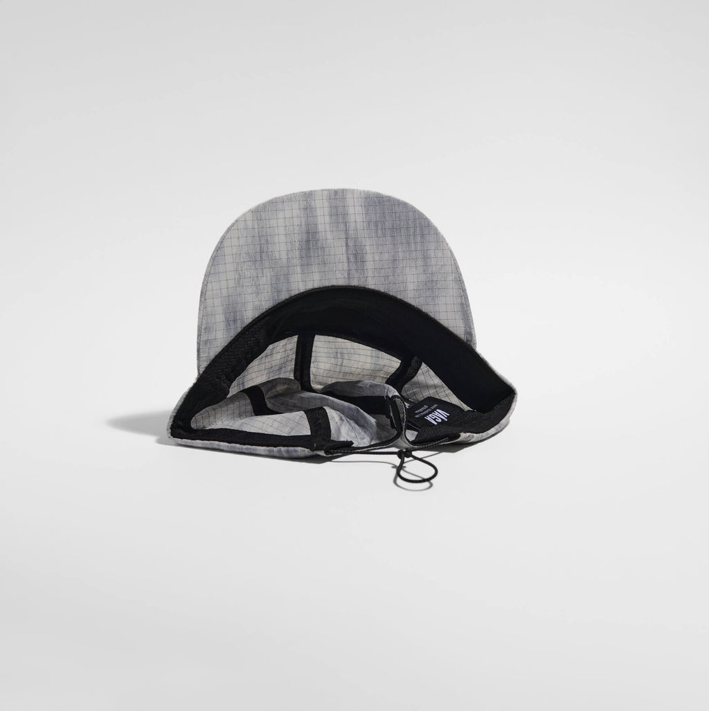 Night Club Cap 2.0 - Light Grey / Silver — VÅGA running cap — underside
