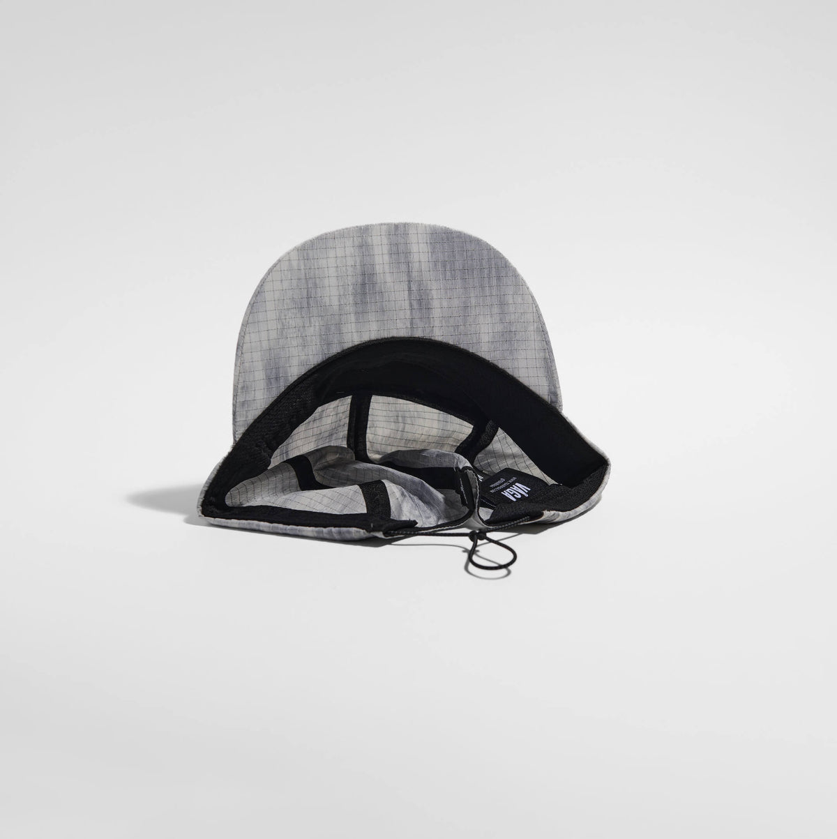 Night Club Cap 2.0 - Light Grey / Silver — VÅGA running cap — underside